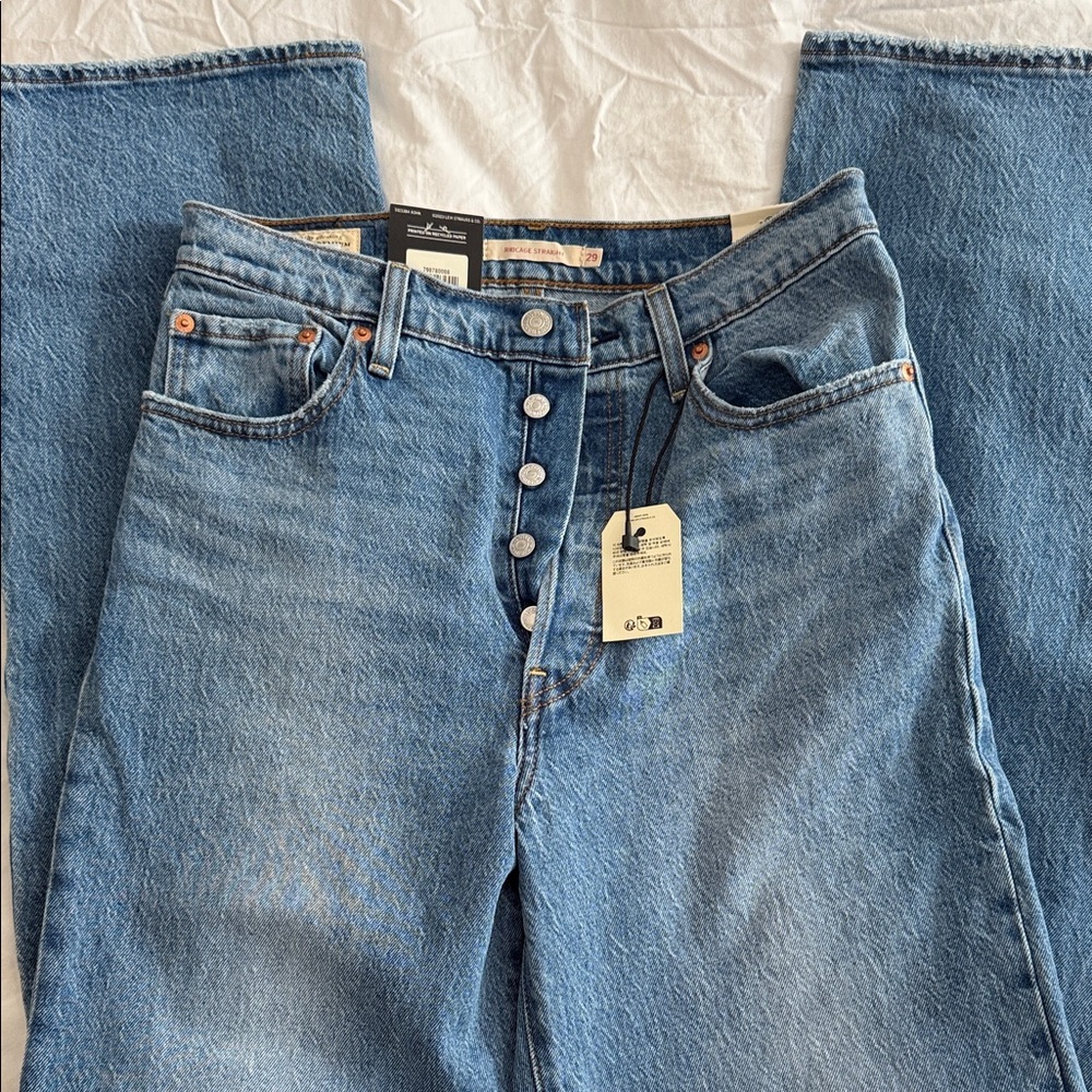 Levi Ribcage Straight super high rise NWT